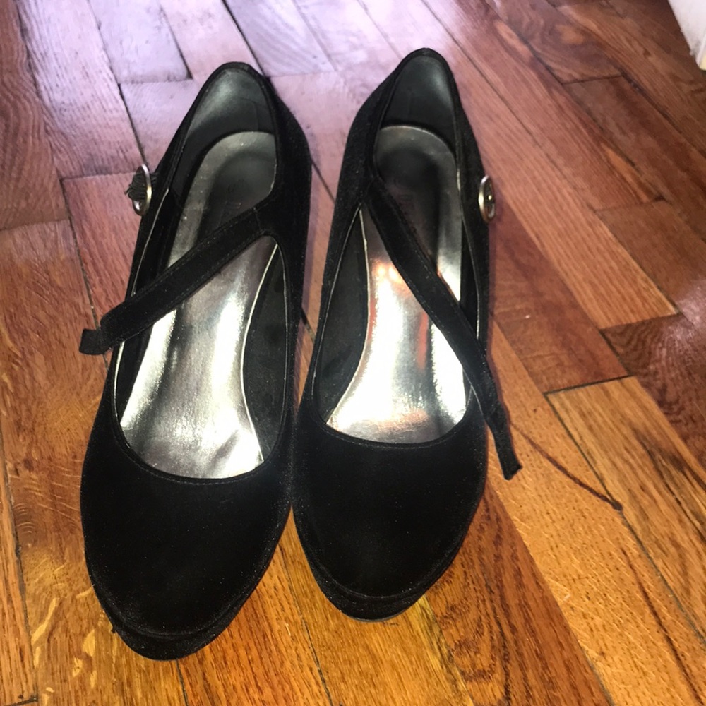 8.5 Black Velvet Wedge w/ Ankle Strap 4.5” Heel